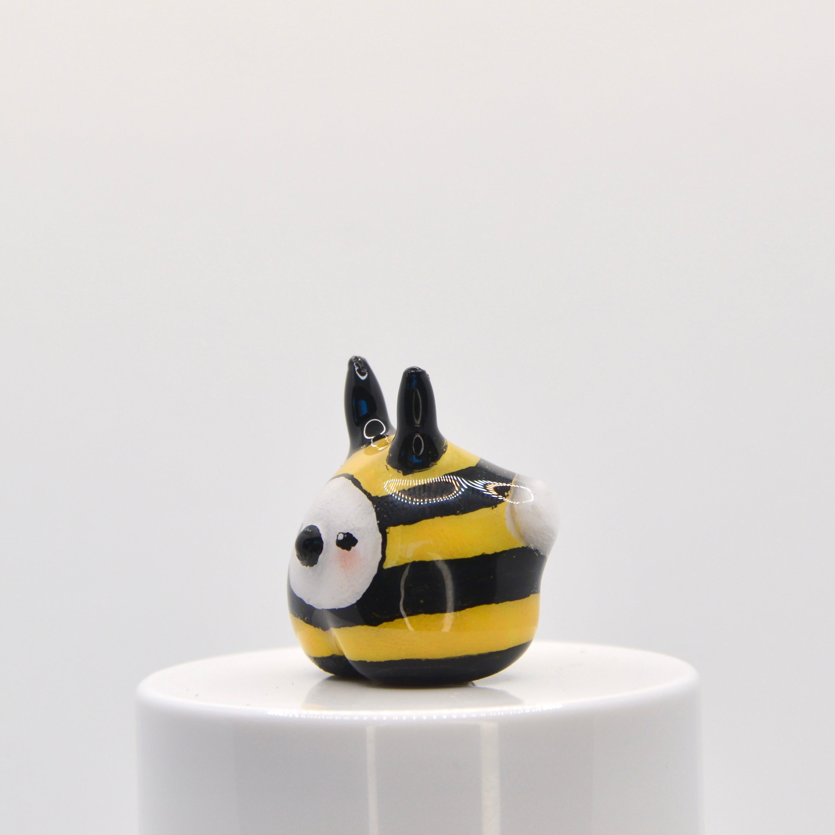 Bumble-bee Pneeble