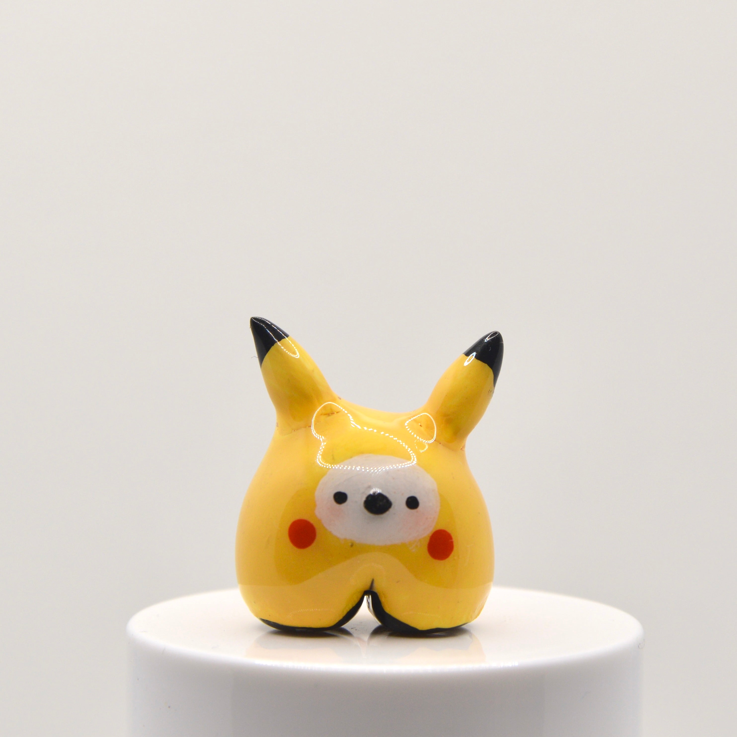 Pikachu Pneeble